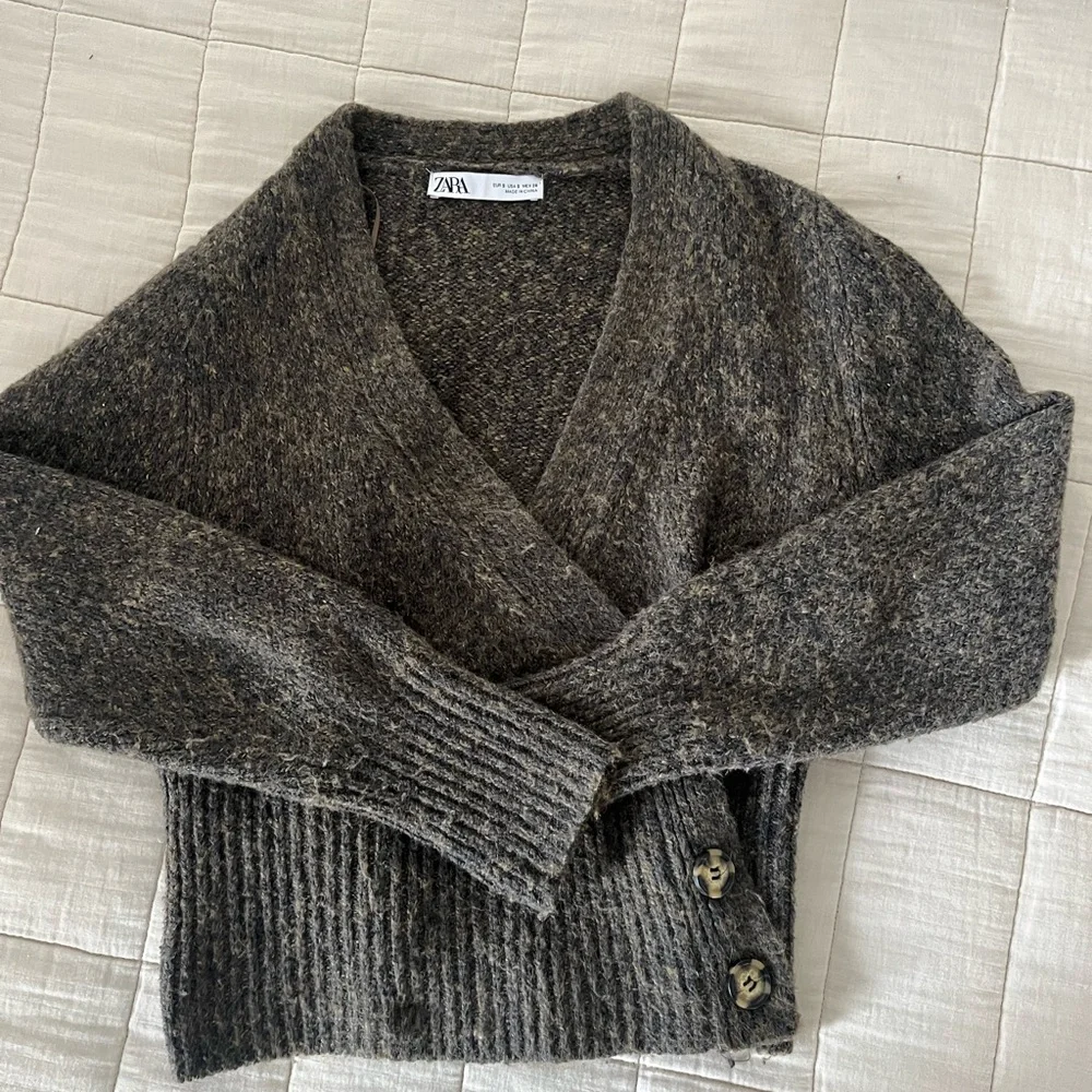 Zara Charcoal and Beige Knit Button Up Cardigan - Picture 3 of 4